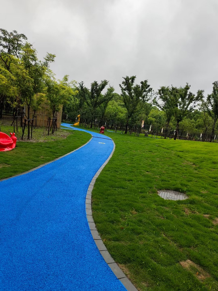 环湖公园做路面改色8000m2(图1)